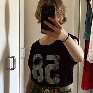 Topp - En luftig topp i storlek 36, helt oanvänd!❤️ Väldigt cool och skön, men måste sälja då jag aldrig använder den…