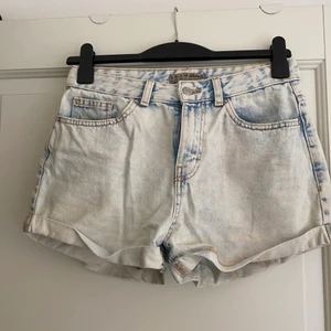 Shorts  - Ett par fina jeans shorts som använts fåtal gånger 