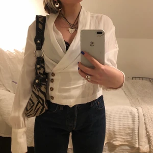 Topp/ blus - Vit topp man kan knyta inifrån❤️