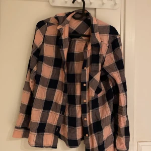 rutig skjorta - sällan använd