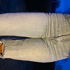 Jeans  - säljer ett par jeans från zara, storlek 32. 