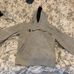 200kr storlek medium barn - Dessa byxor är i storlek M fast barn.. jag säljer den för den är förlitrn men jätte bra skick. Normal pris ca 400-500kr 