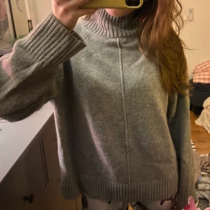 Polotröja - Säljer min jättefina tröja från Carin Wester. Bara använd några fåtals gånger. Väldigt mysig och bekväm, passar till både jeans och kjol💕