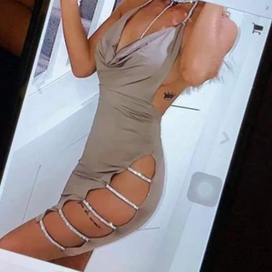 S/M - Hej , har den här jätte fint klänning som ska sälja . Storlek passar S/M , finns i Göteborg och kan frakta. Pris 700. 