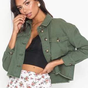 Grön jacka Only - Säljer min superfina jacka från Only! Väldigt bra skick 🤍 köparen står för frakten! 