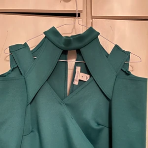 Klänning  - Aldrig använt och nu är den liten för mig eller inte liten men tajt jag själv har storlek 38 så ni vet om den