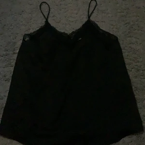 Linne  - Ett fint linne med spets.