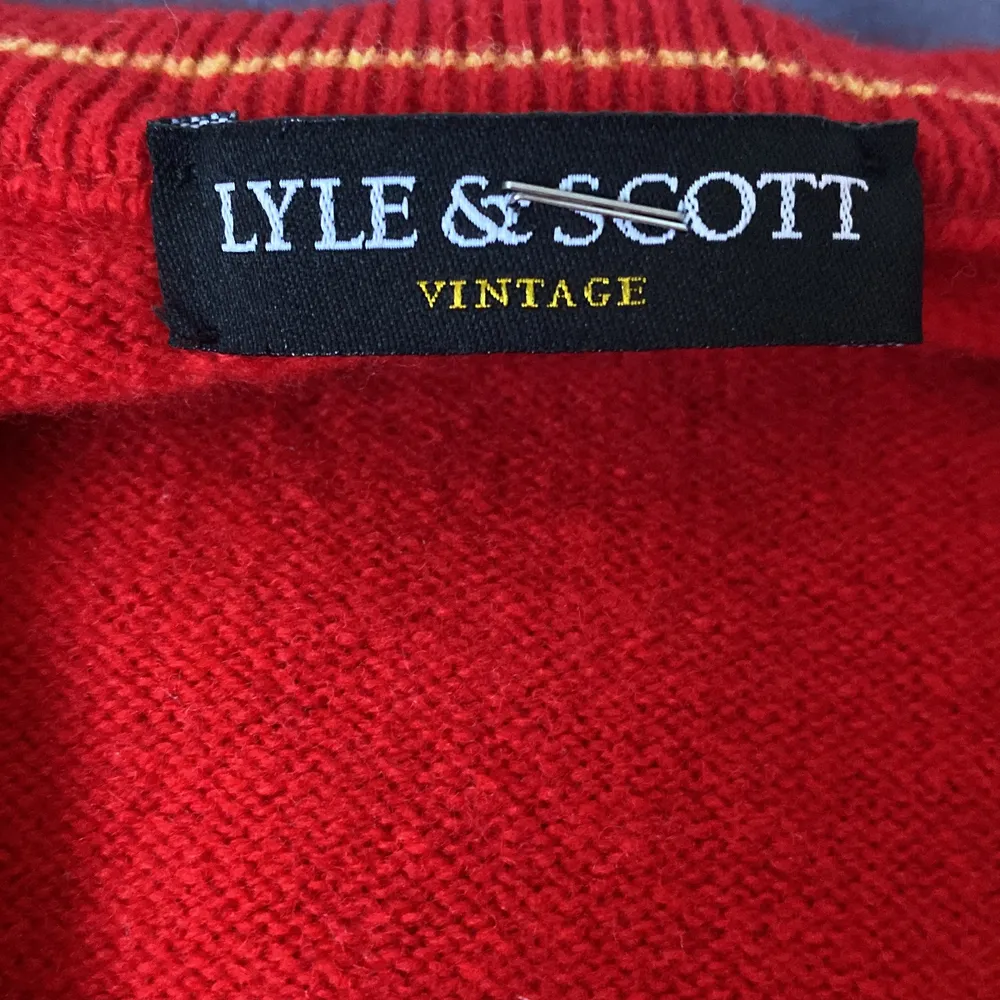 Aldrig använd vintage Lyle and scott både för tjejer o killar storlek s. Stickat.
