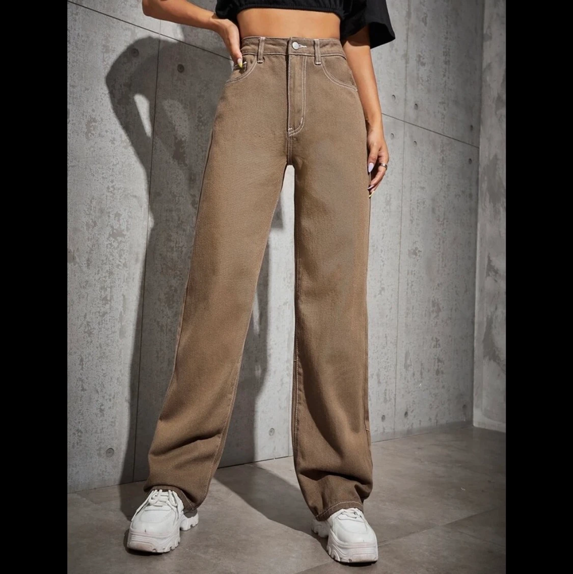 Trendiga och oanvända byxor 