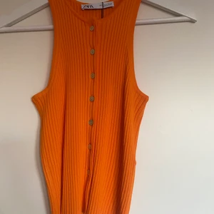 Oanvänt linne - Jättefint linne från zara. Helt oanvänt! 