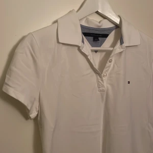 Tommy Hilfiger pike - Pike tshirt original. Nästan oanvänd.