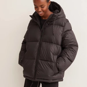 Puffer jacka - Puffer jacket från H&M, storlek M (slutsåld storlek). Bud från 450kr☺️