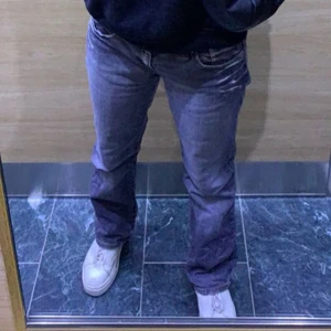 Levis jeans  - vintage gråa jeans från Levis i en skit snygg tvätt, vet ej storlek skriv för mer info. Säljer endast vid bra bud