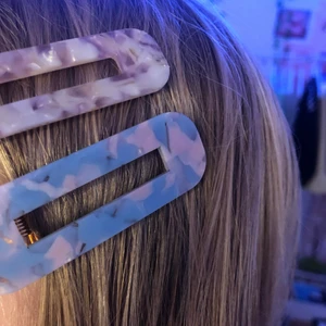 Hårkläma  - Två oanvända (förutom när jag tog bilden) hårklämor!! Super söta 