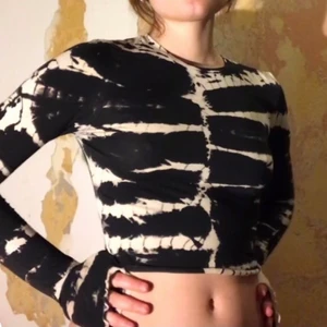 Tie dye Magtröja - Magtröja från weekday! Fin men inte min stil. Stretchig. 