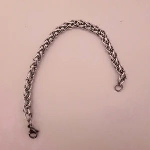 Simple Silver Bracelet  - Enkel silver-färgat armband från shein. Köpt för 2 veckor sen och är ny, har aldrig använts!