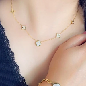 Klöver halsband 18K guld plätterad - Guldplätterat i 18K , helt nytt halsband. Längden är som på bilden. Värd ca 1000-1500 kr. 