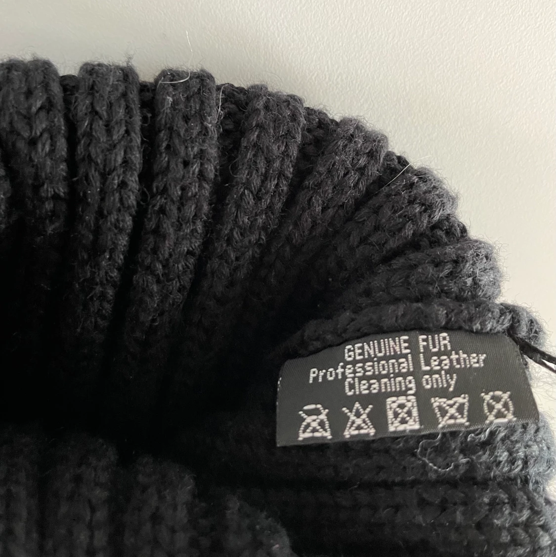 Svart pälsmössa - 91