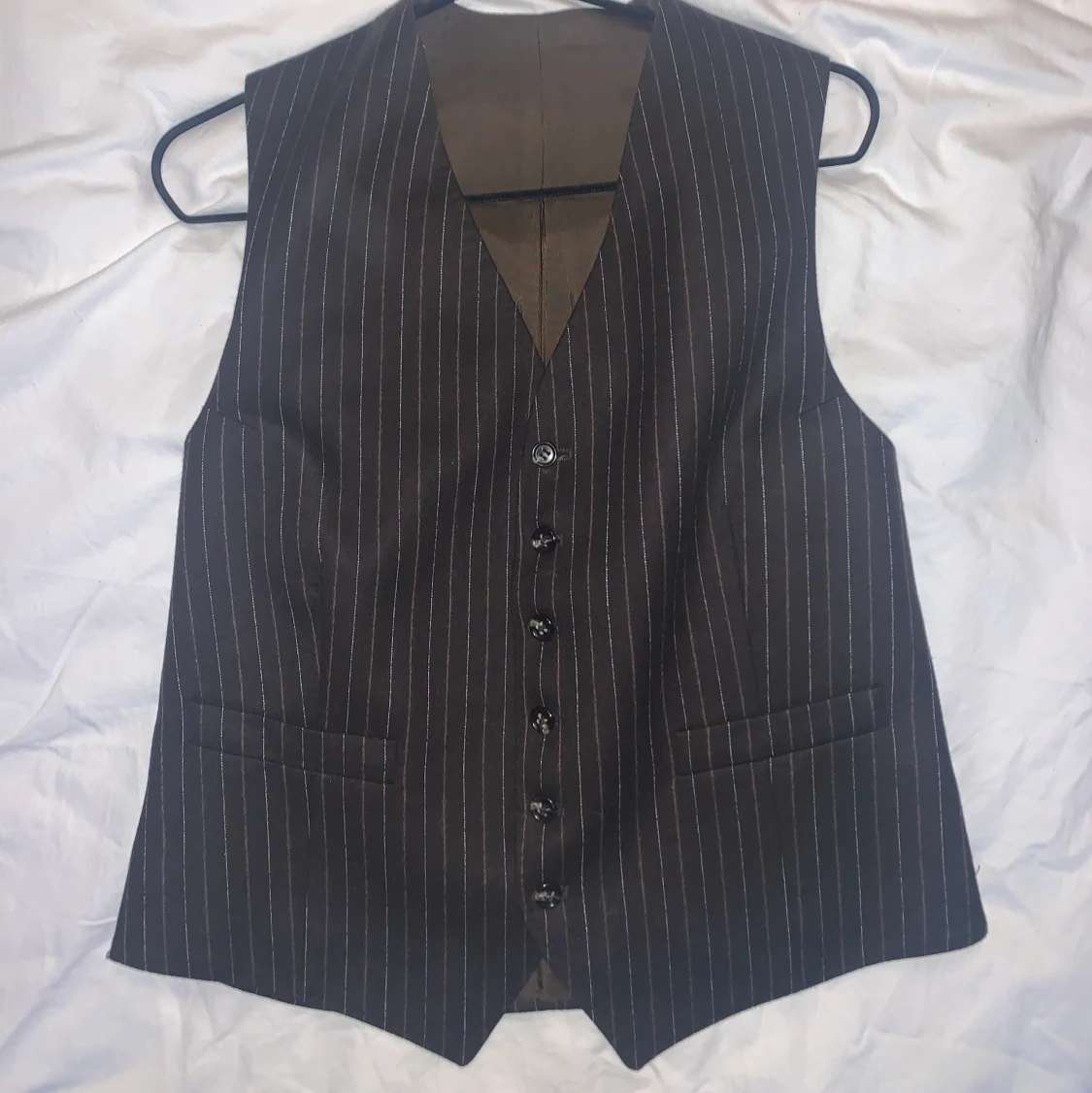 Brun randig kostymväst