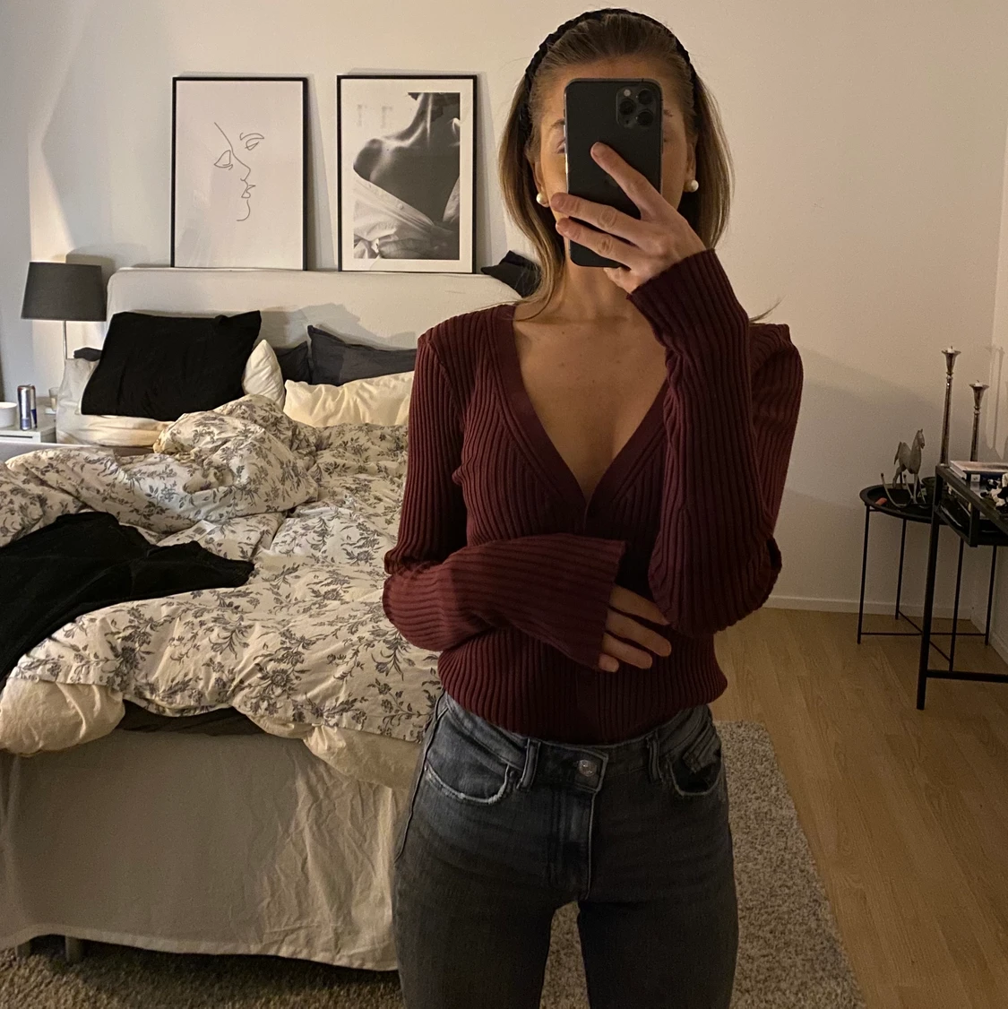 Röd tröja med knappar