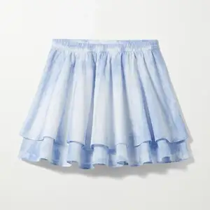 Säljer denna kjol från weekday i stl 34 vilket motsvarar Xs/S🤍🤍skriv för fler bilder så fixar jag det! 