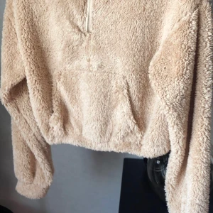 Teddy tröja - Superfin teddytröja i kortare modell, storlek xs! 