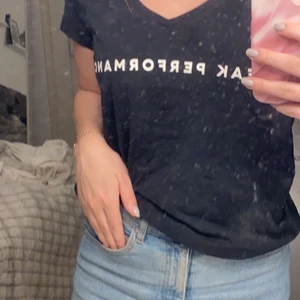 #peak performance  - En t-shirt från peak performance i storlek S