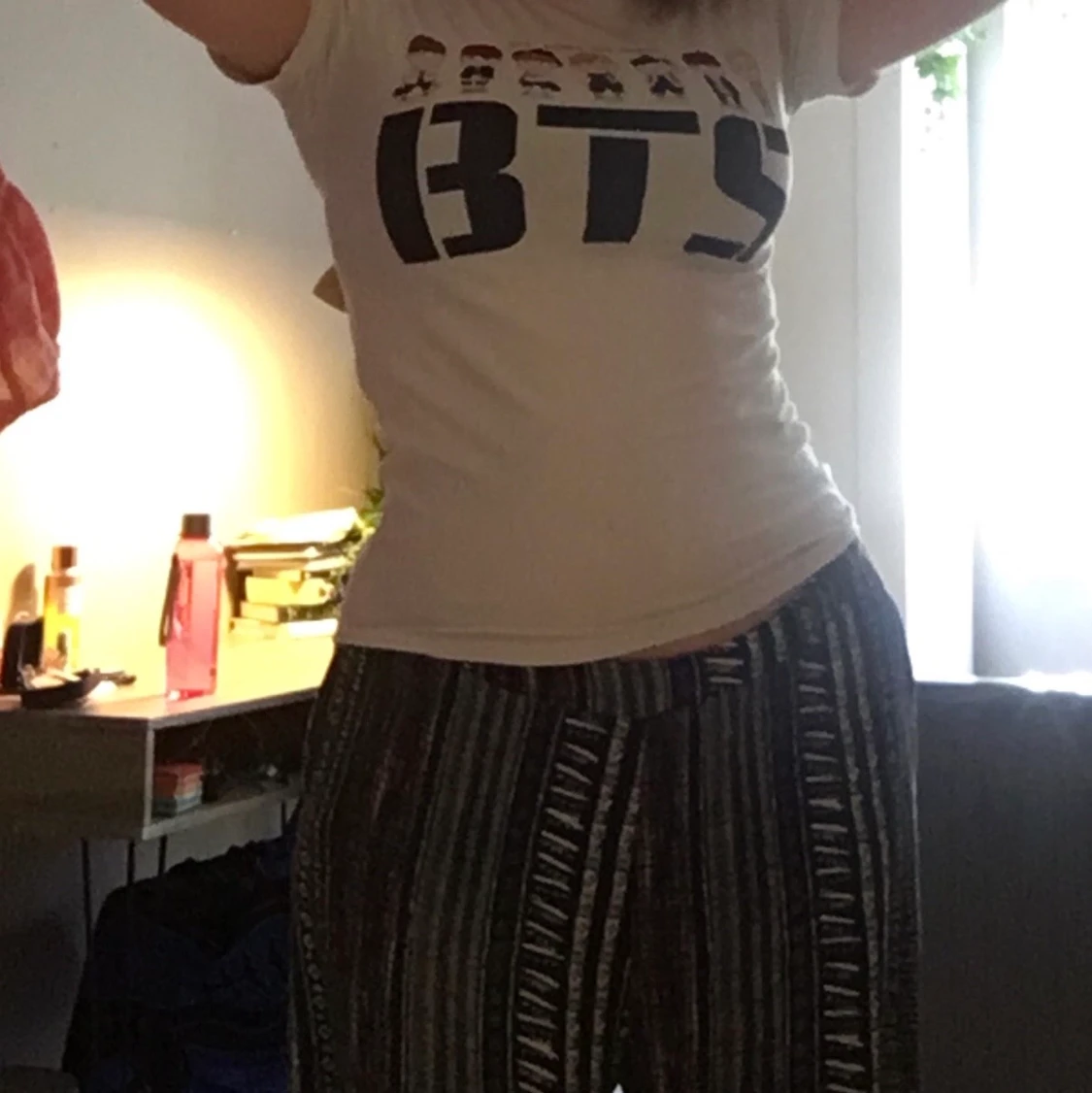 Vit tröja med tryck - 90