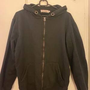 Kofta - Svart kofta från dressmann i storlek L!