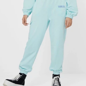 Byxor - Fina trendiga byxor från bershka. Oanvända med lapparna kvar. Säljs pga ingen användning och kunde inte skicka tillbaka. Det är collektionen med powerpuff girls