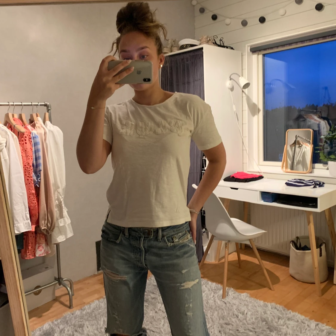 Benvit t-shirt med text 