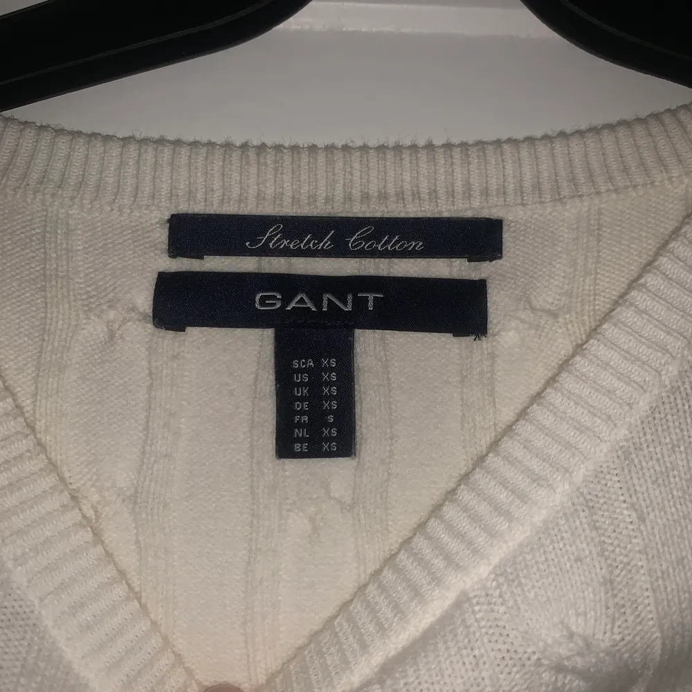 Vit Kabelstickad tröja från Gant. Storlek XS, passar även S. Tröjor & Koftor.