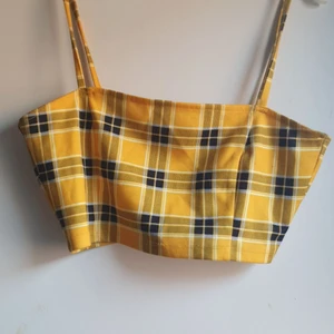 Hm - 1 år gammal, använd några gånger men är i bra skick. 