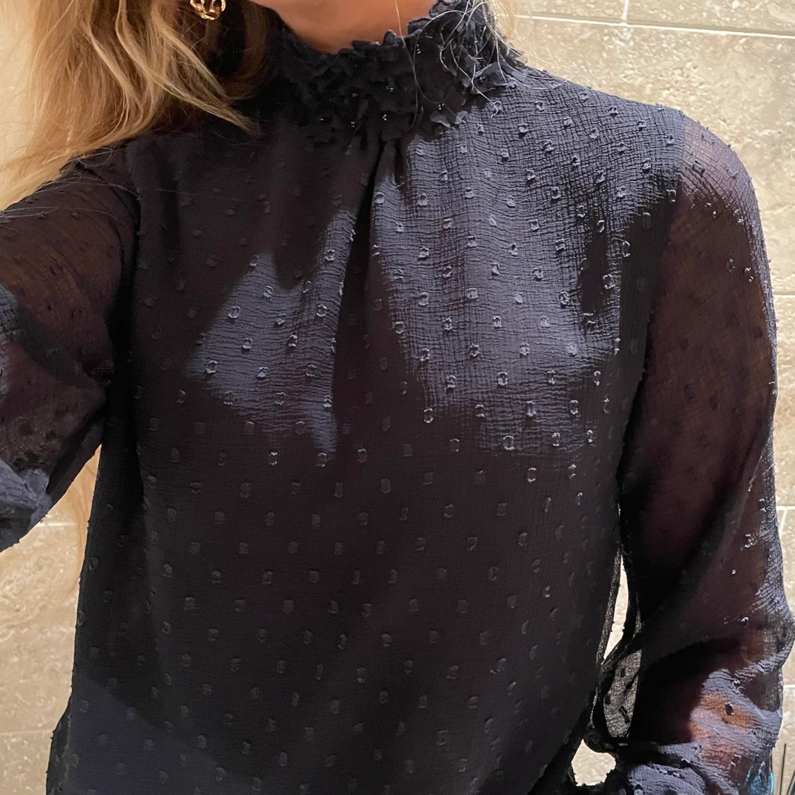 Mörkblå långärmad blus