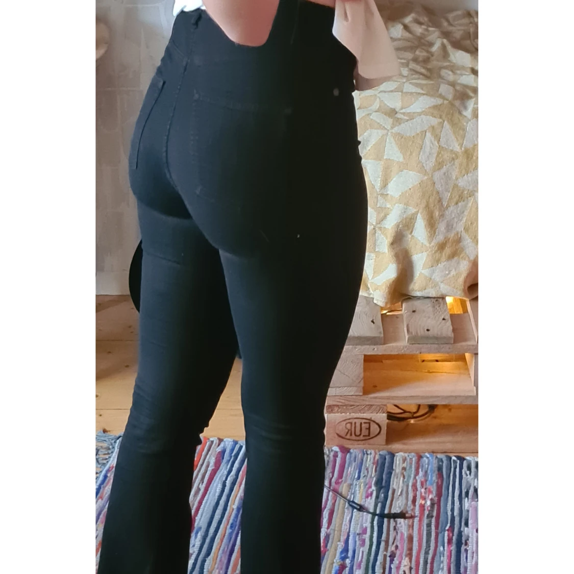 Svarta bootcut jeans - 90