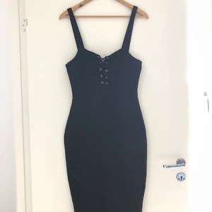 Klänning  - Klänning 