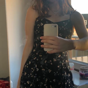 Klänning  - Klänning från &other stories, använd 1 gång. Pris kan diskuteras