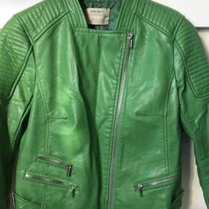 Zara  - Cool fejk läderjacka, bra skick. Använd 2-3 gånger