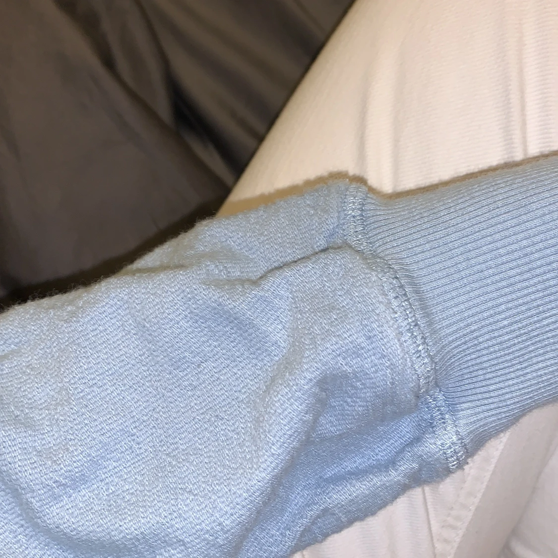 Ljus blå V-ringad tröja  - 91