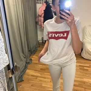 Levi’s t-shirt - Liten fläck annars bra skick.