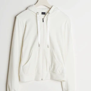 Vit set oanvänd  - Säljer denna vita setet,helt ny bara testat💕