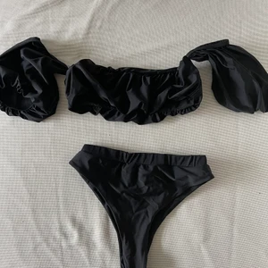 Meloon Pro bikini - Säljer min bikini från Meloon Pro då den ej kommer till användning! Strl M i båda delarna, nypris 499:- men säljer den för 300:- och då kan jag även betala fraktkostnad