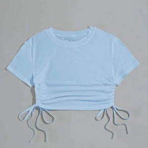 Blå t-shirt - Säljer denna eftersom den tyvärr var för liten för mig! Helt oanvänd endast testad