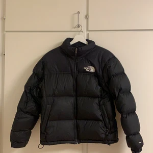 The north face jacka - Hej Jag säljer min north face jacka som jag har använt 3 månader 