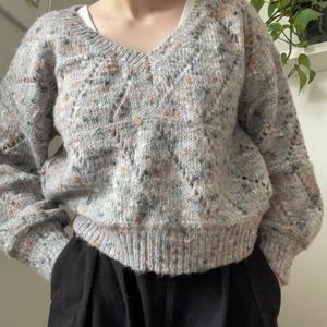 Flerfärgad stickad tröja - 55% akryl 15% polyester 10% alpacka 10% ull 10% polyamid 