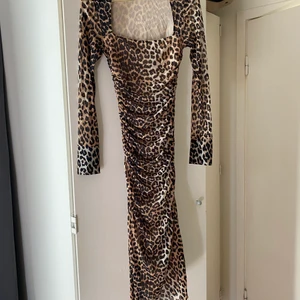 GANNI klänning  - Oanvänd klänning från GANNI. Mesh material 