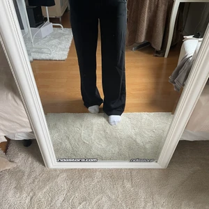 Byxor - Ett par raka ish kostymbyxor från H&M. Lite för långa för mig så dem kommer inte till användning tyvärr! 