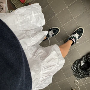 Sommrig kjol - Jättesöt sommrig kjol i storlek xs-s! Passar perfekt nu till sommaren☀️! Köparen står för frakt.