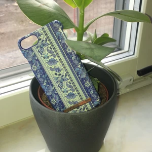 Jättefint IDEAL OF SWEDEN skal🦋 - IDEAL OF SWEDEN skal blått med fina mönster på🦋 (lite färg på ideal of Sweden märket)