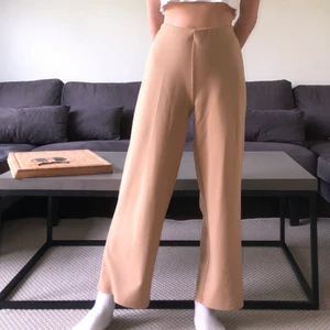 Byxor - Beiga byxor i stretch. Storlek S. Köpta på Veromoda. 